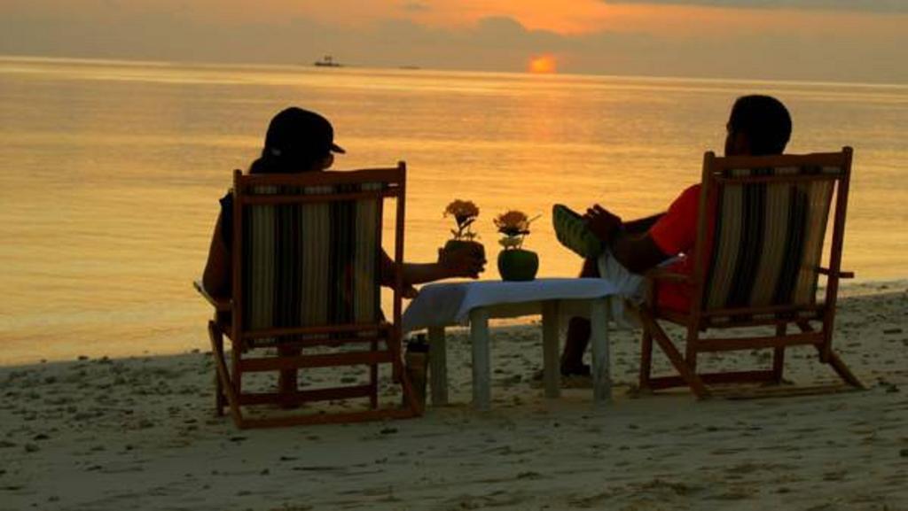 Local Island Inn Hangnaameedhoo Exterior photo
